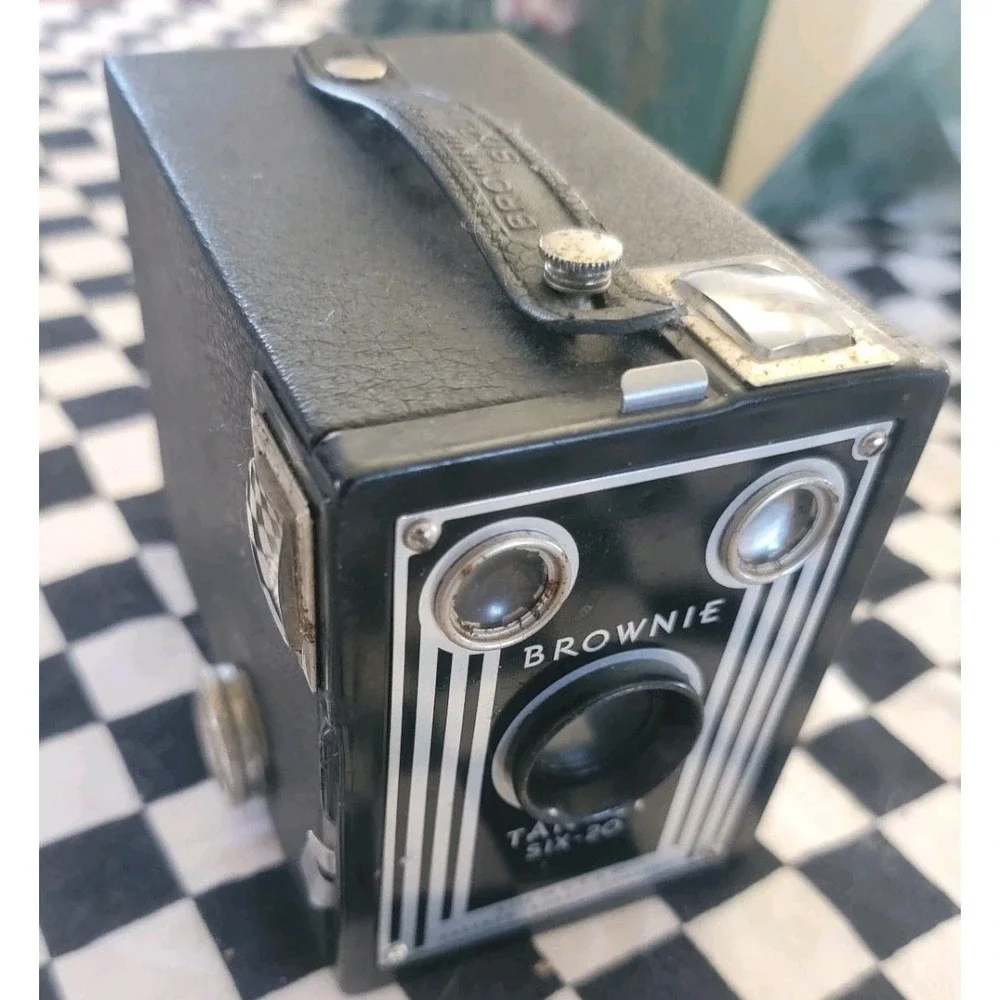 Vintage Kodak Brownie Target Six-20 Box Camera – Untested – AS-IS